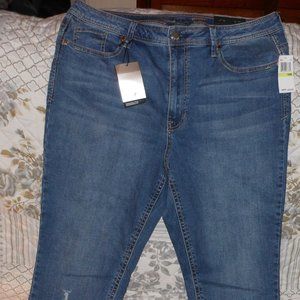 New With Tags Women`s Seven7 Worn & Torn Blue Denim Capris Size 18W 38x23